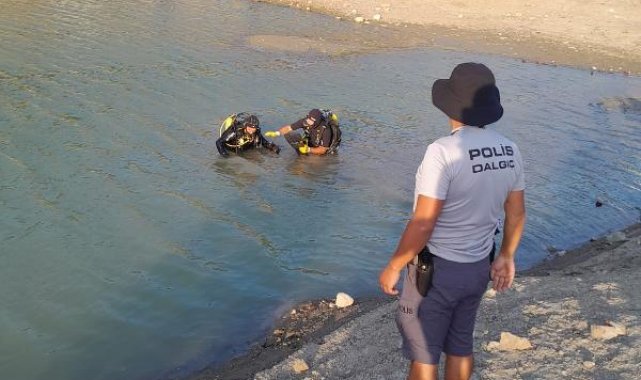 Barajda boğulan engelli ikizinin cenazesinde saf tuttu