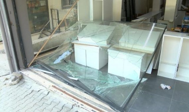 Başakşehir'de ehliyetsiz sürücü 4 kişiye çarptı