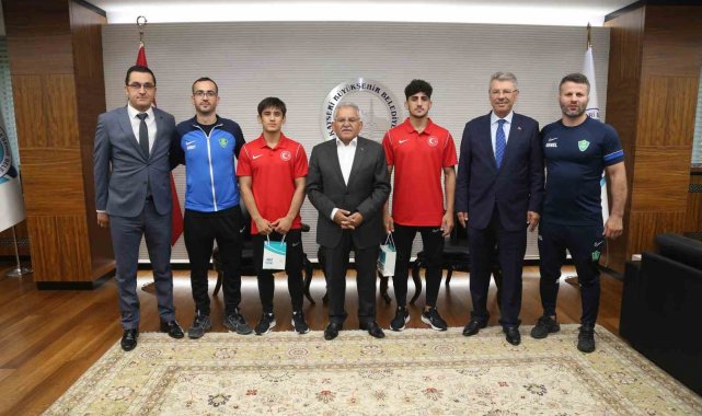 Başkan Büyükkılıç, Avrupa Şampiyonu güreşçiyi ağırladı