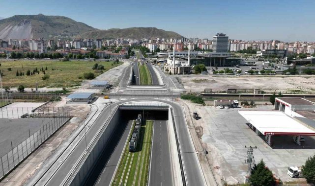Başkan Büyükkılıç, tramvay ile yolculuk yaptı, esnaf ziyaret etti