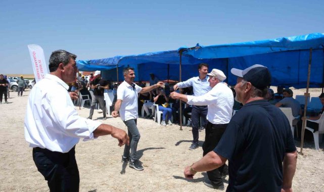 Başkan Yüzügüllü çiftçilerle çiftetelli oynadı
