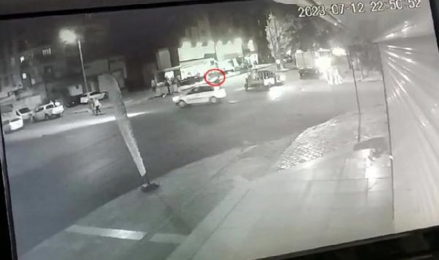 Batman'da 2 polisin yaralandığı kaza kamerada