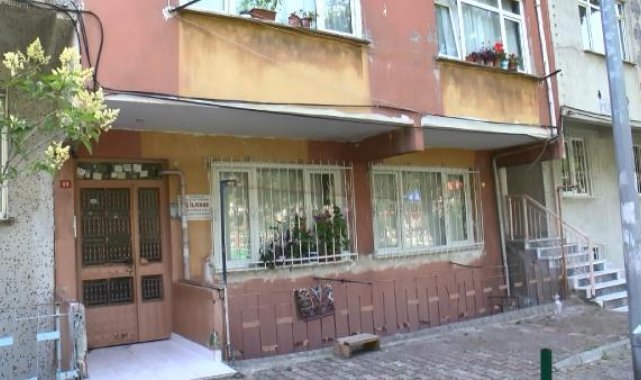Bayrampaşa'da anne ve babasını bıçakla öldürdü
