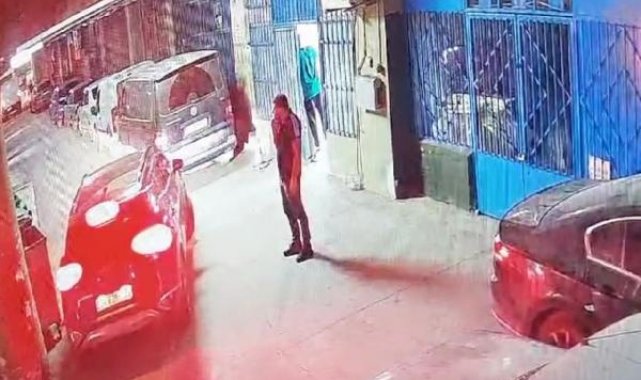 Bayrampaşa'da araç içinde unutulan cep telefonu çalındı