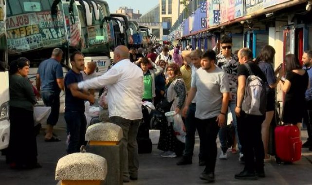 Bayrampaşa'daki 15 Temmuz Demokrasi Otogarında dönüş hareketliliği
