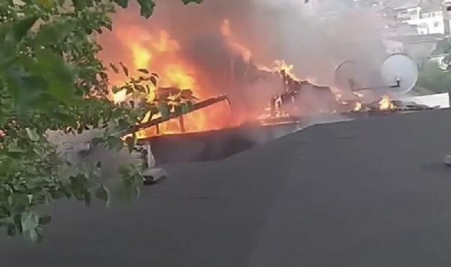 Beykoz'da bina alev alev yandı