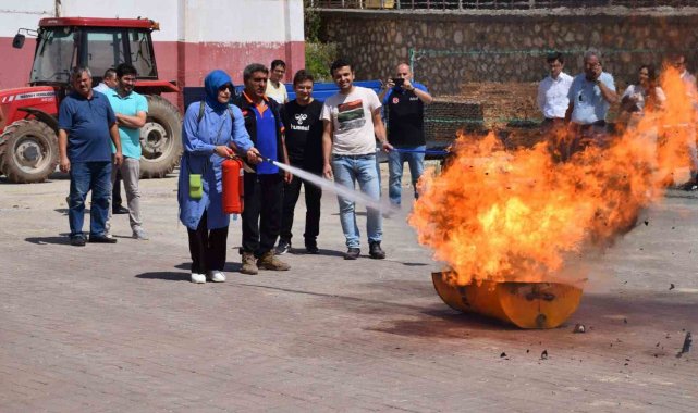 Bilecik'te 'Afet Farkındalık, Yangın Farkındalık, Deprem Anı, Yangın Söndürme Eğitimi' verilerek, 'Tahliye Tatbikatı' yapıldı
