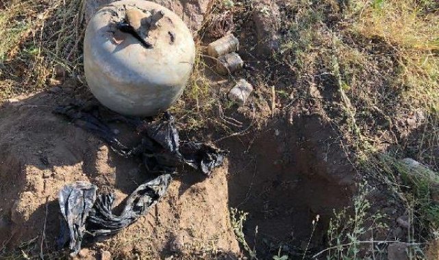 Bingöl'de mevzide ele geçirilen 55 kilo EYP, imha edildi