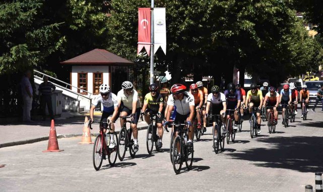 Bisikletçiler, doğal ve tarihi güzellikleri ile dikkat çeken Kastamonu'yu gezdi