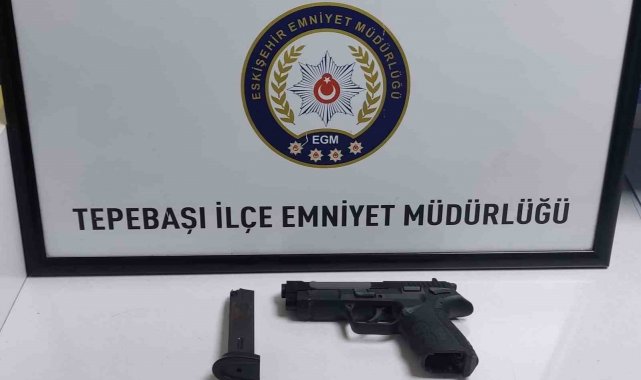 Bodrumda yapılan aramada silah ele geçirildi
