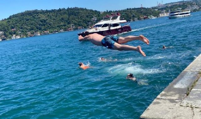 Boğazın tadını yüzerek çıkardılar