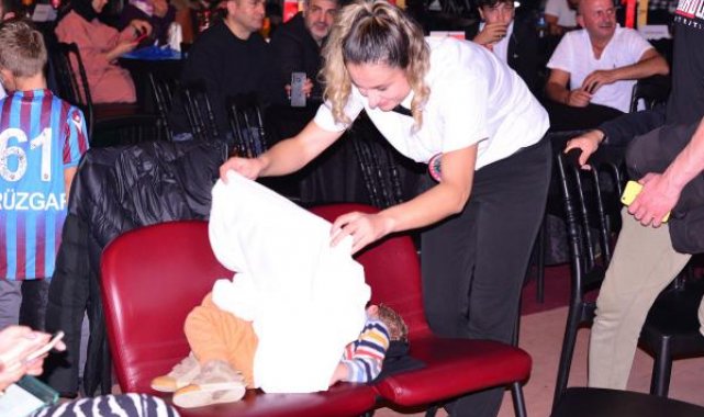 Boks hakemi annenin ringlerde büyüyen oğlu, 'lösemiye kroşe atmak' için kan bekliyor