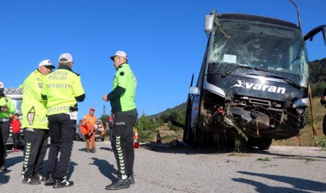 Bolu'da yolcu otobüsü yol kenarındaki araziye girdi: 14 yaralı