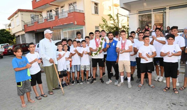 Boy atlayan pehlivan Bozkurt'a, Manavgat'ta coşkulu karşılama