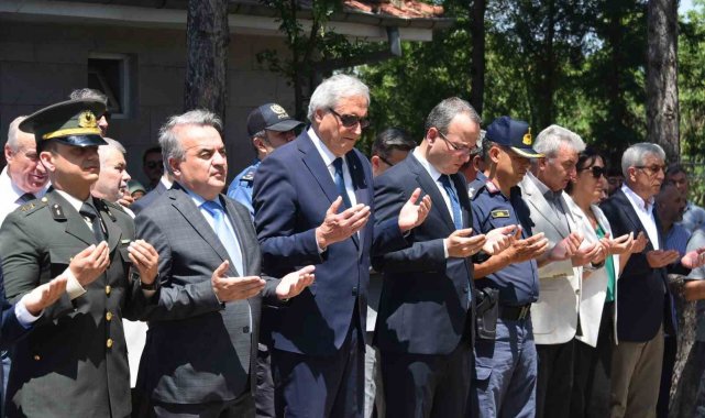 Bozüyük'te 15 Temmuz Demokrasi ve Milli Birlik Günü anma programı şehitlikte başladı