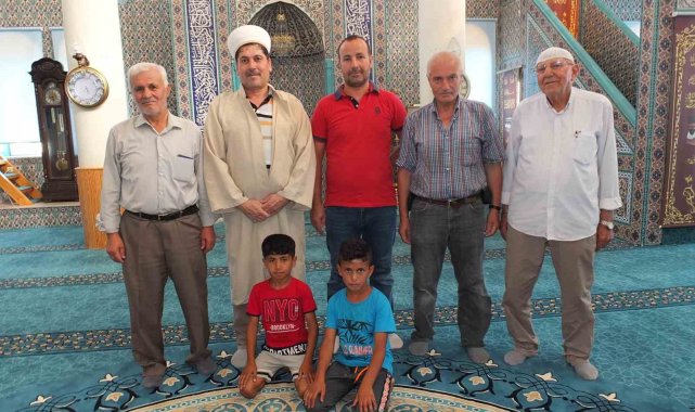 Burhaniye'de Çifte Minareli Cami imece ile pırıl pırıl oldu