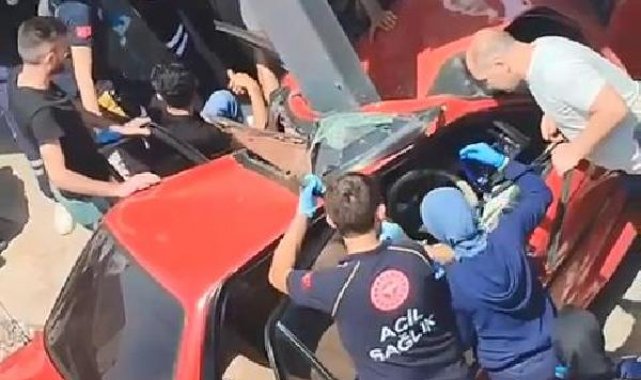 Bursa'da otomobil, üst geçit ayağına çarptı; 2 kardeş ağır yaralı