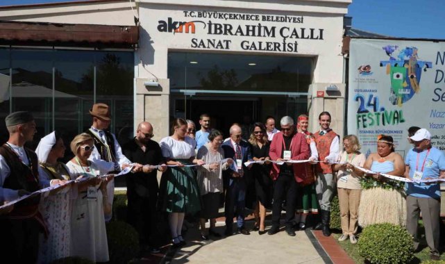 Büyükçekmece'de açılan "Nazif'in Düğmeleri'' ve "Ritmin 100'ü Enstrüman" sergileri yoğun ilgi gördü