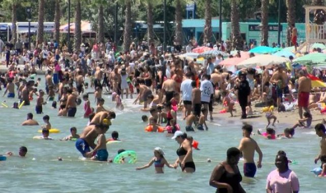 Büyükçemece'de bayramın son gününde plajlar doldu taştı