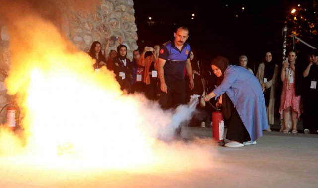 Büyükşehir gençlere 'ateşe müdahaleyi' öğretti