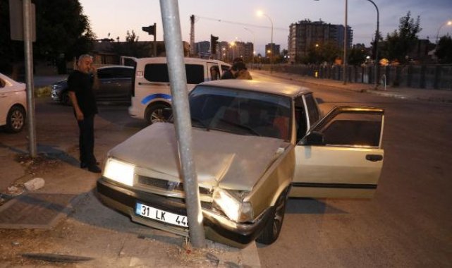 Çalıntı otomobil ile polisten kaçtı, kaza yapınca yakalandı
