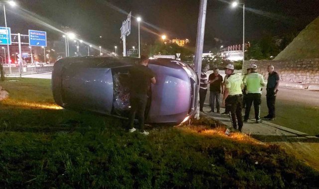 Çalıntı otomobille 'dur' ihtarına uymayan sürücü kaza yaptı