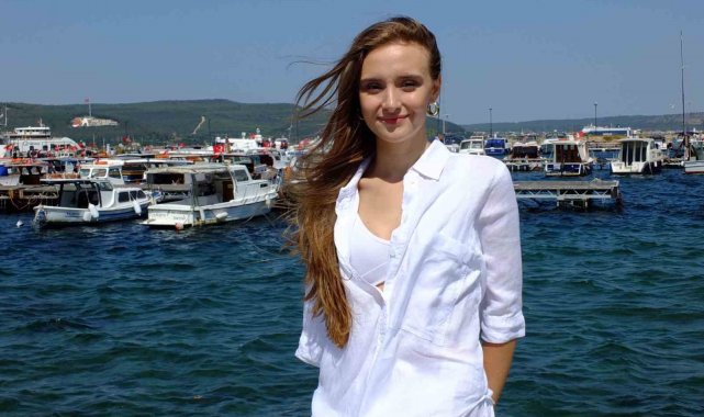 Çanakkaleli oyuncu, şarkıcılığa adım attı