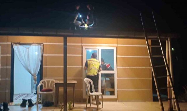 Çatıdan giren maganda kurşunu kafasına isabet etti