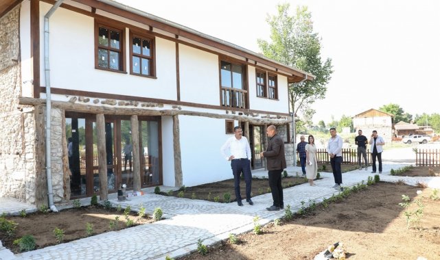 Çavdarhisar Aizanoi Antik Kenti'ndeki yok olmaya yüz tutan tarihi konaklar kurtarıldı