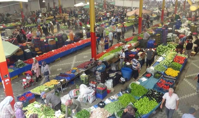 Çöl sıcaklarında klimalı pazar büyük ilgi görüyor