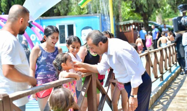 Çukurova'da çocuklar su oyun parklarıyla hem serinliyor hem eğleniyor