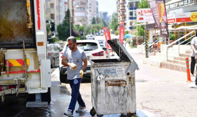 Çukurova'da konteynerler ilaçlı su ile yıkanıyor