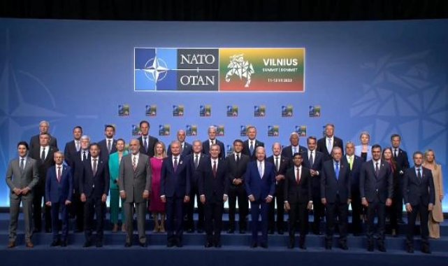 Cumhurbaşkanı Erdoğan, NATO Zirvesi'nde aile fotoğrafı çekimine katıldı