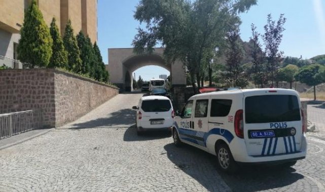 Danimarka'dan gelip, boşanma aşamasındaki eşi ve kızını otelin havuzunda öldürdü