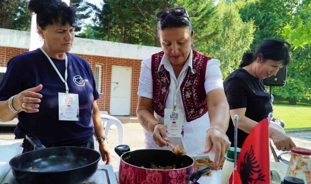 Dansçılar sahnede değil mutfakta ter döktü