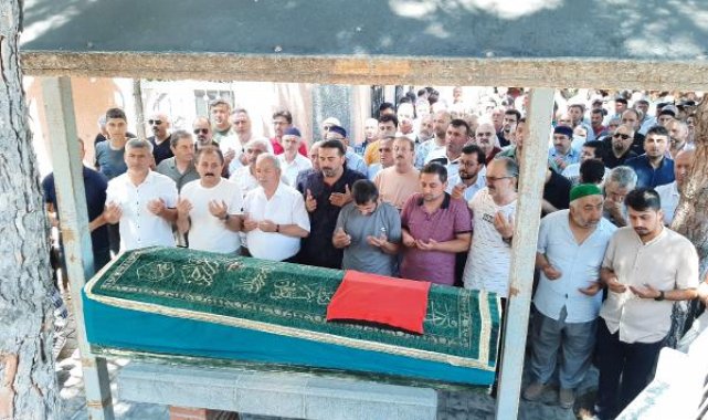 Denizde 3 gün sonra cansız bedenine ulaşılan Ahmet, son yolculuğuna uğurlandı
