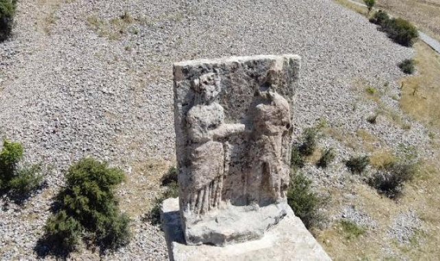 Depremde yıkılan 'Tokalaşma Sütunu' ziyarete açıldı