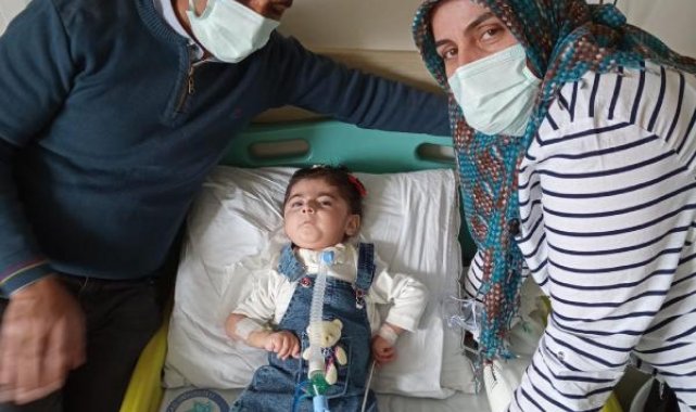 Depremden etkilenen, ambulansı kaza yapan SMA'lı Zümra, hayata direniyor