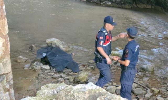 Dere yatağında gördüğü kadın cesedini önce cansız manken zannetti