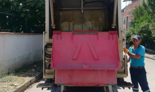 Derince'de çöp konteynerleri yıkanıyor
