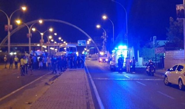 Diyarbakır'da 3 otomobil ile 1 minibüs çarpıştı: 5 yaralı