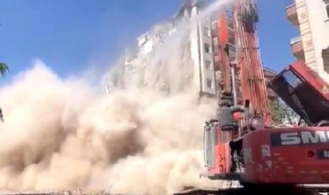Diyarbakır'da ağır hasarlı 8 katlı bina yıkım sırasında çöktü