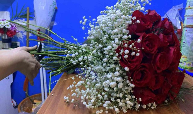 Düğün sezonunun başlamasıyla kız isteme çiçeklerine talep arttı