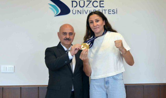 Dünya ve Avrupa şampiyonu okulunda