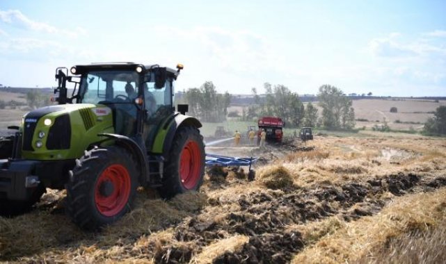 Edirne'de anız yangını, buğday tarlalarına sıçramadan söndürüldü