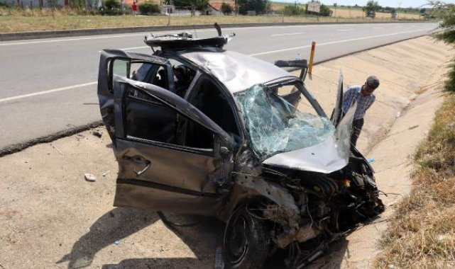 Edirne'de kavşakta 2 otomobil çarpıştı: 6 yaralı