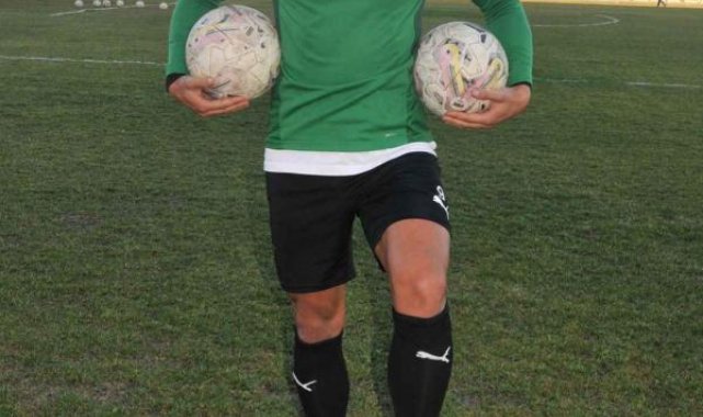 Efeler 09'da gol kralı İshak gitti