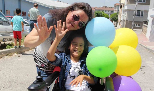 En büyük hayali akülü sandalye olan Muhammet'e yardımseverler sürpriz yaptı