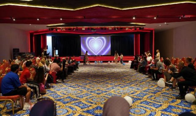 Engelli bireyler için 'Miss&Mr Down +1 Defilesi' düzenlendi