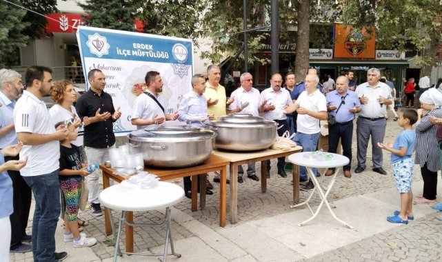 Erdek'te aşure kazanları birlik için kaynadı